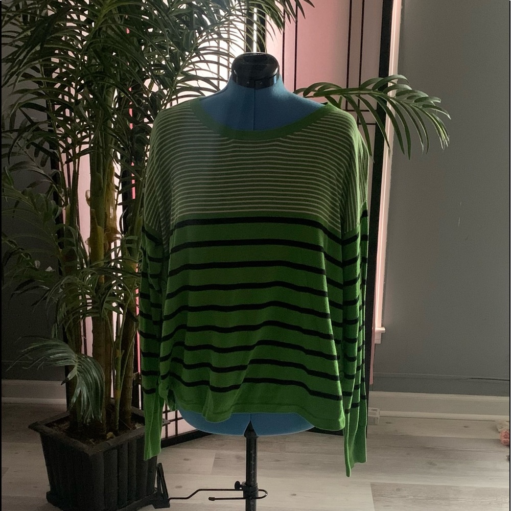 Plus Size NWT Crown & Ivy Green Sweater XXL